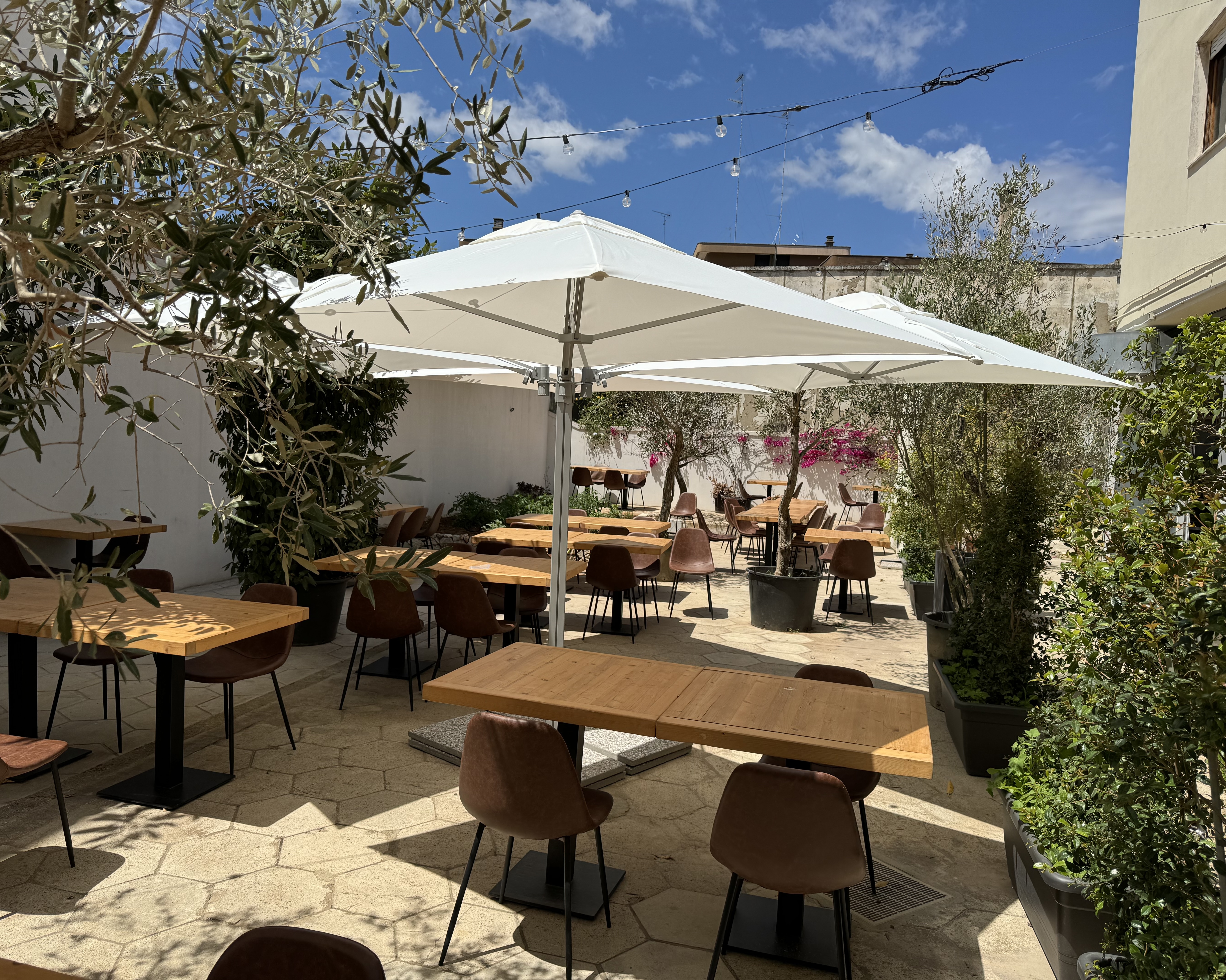 Interni dello steak and fish restaurant Il Bacaro & Zio Pesce a Lecce